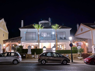 Location Maison jumelée à Bahía de Marbella. Moderna adosada en primera linea