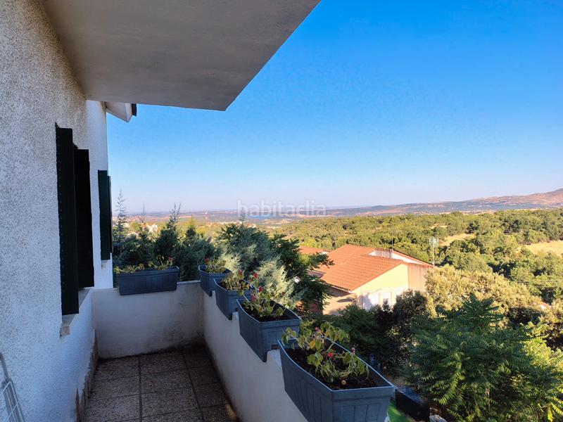 Foto e245d119-9345-402b-a636-ad9101a54b59. Chalet with fireplace heating parking in Miraflores de la Sierra