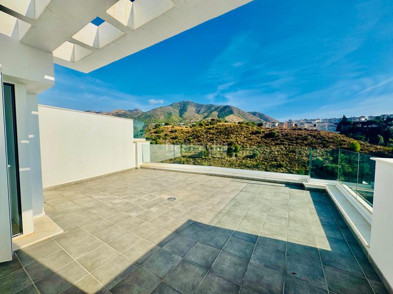 Foto 5356cf6c-acfc-44de-b9df-b0a7cf10e6a4. Casa adosada en calle brezos 3b en Torreblanca del Sol Fuengirola