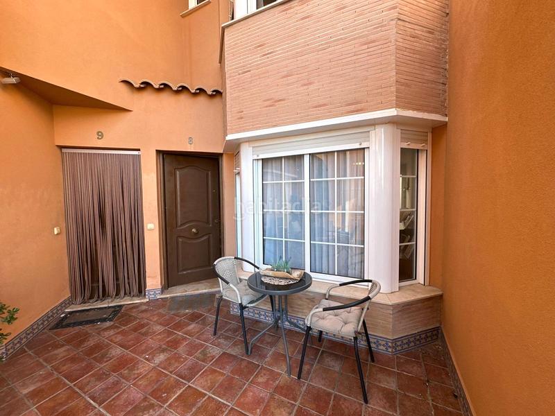 Foto 8cc2e69e-5081-4a11-9a42-7dbf8f1f3e29. Casa adosada en calle colibrí 2 gran casa adosada en las lagunas con garaje en Mijas