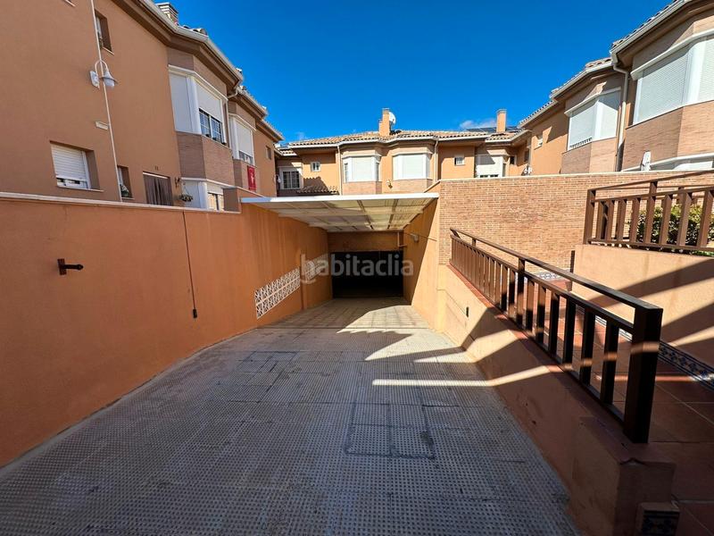 Foto e329dd0b-1970-474c-84e1-9293ca201219. Casa adosada en calle colibrí 2 gran casa adosada en las lagunas con garaje en Mijas