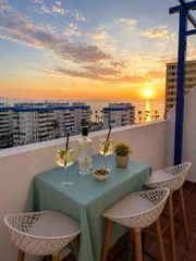 Àtic  Calle torrealmádena 3. Ático de ensueño con solárium y vistas al mar a solo 100 metros