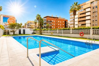 Apartamento  Avenida carvajal. Excelente oportunidad junto al mar en carvajal – fuengirola