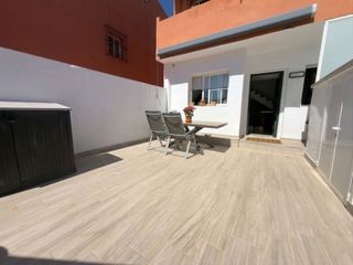 Casa adossada a Calle anemona 3p. Adosado reformado con vistas panorámicas al mar en benalmádena