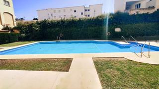 Apartament a Calle jacaranda 12. Piso familiar con piscina en zona céntrica de mijas costa