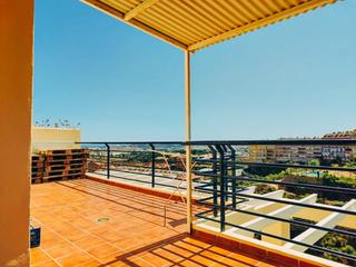 Reihenhaus in Calle vencejo 7. Amplia casa familiar con terrazas y piscina