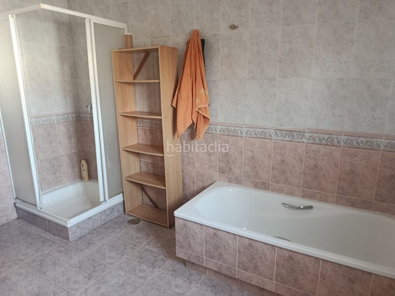 Foto a06b96b9-6a2e-41b3-9011-0a2c3bb9898b. Casa adossada a Victoria (La)