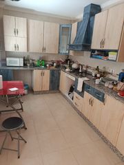 Casa adossada a Paseo blas infante 1. Vende casa adosada+ dos plazas de garaje + dos trasteros