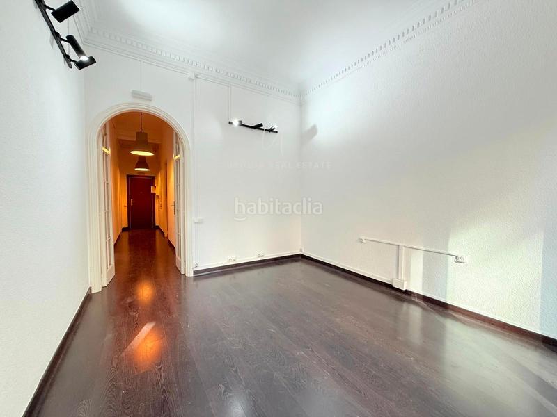 Foto 205f0a3e-b2e5-4254-8428-a715f9fb1feb. Rent office space with heating in Putget - Farró Barcelona