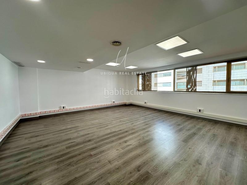 Foto e0cf29b7-78e6-4eac-b6bb-73023513a233. Rent office space with heating in Barri de les Corts Barcelona