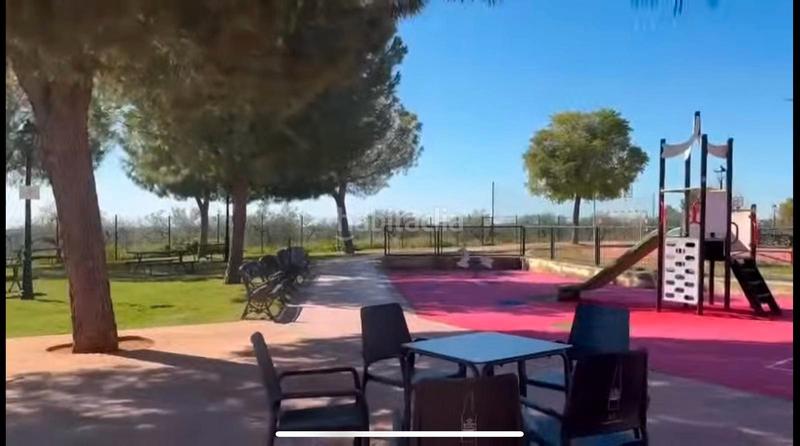 Foto 39adf329-4410-4f7c-ab09-e85ae305494e. Casa bifamiliare con camino riscaldamento parcheggio piscina in Espartinas