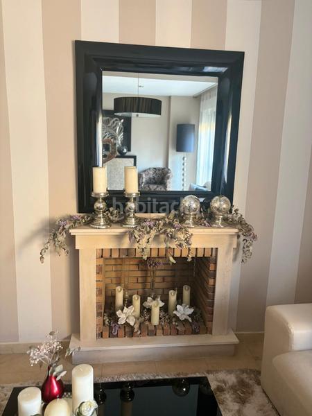 Foto d0fd149c-154d-44f1-b1a5-e71290f31207. Casa bifamiliare con camino riscaldamento parcheggio piscina in Espartinas