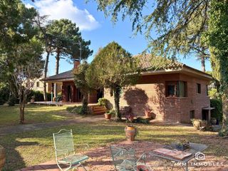 Chalet  Delta. Casa en planta als gorchs amb doble parcella