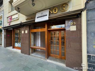 Lloguer Local Comercial a De maluquer i salvador 23. Local en lloguer en una immillorable zona comercial de granoller