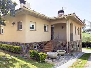 Casa  Avenida major. Casa en planta en venda a can suquet