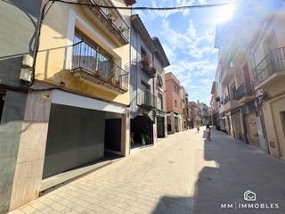 Lloguer Local Comercial a Carrer carrer travesseres 32. Local comercial de 68 m2 de lloguer al bell mig de leix de viana