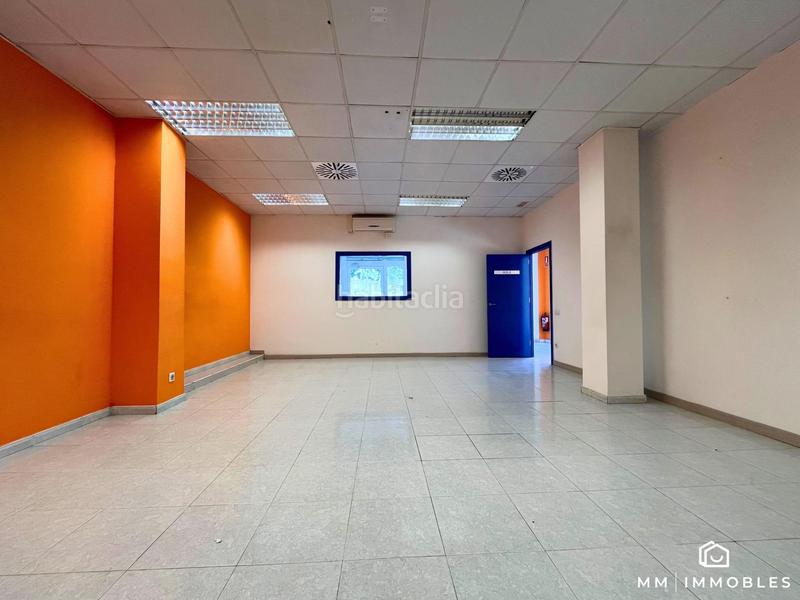 Foto 1ef15284-5772-4381-abad-43d6d1c1535b. Alquiler local comercial en esteve terrades 28 lloguer local comercial zona Tres Torressant miquel. en Granollers