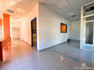 Rent Business premise in Esteve terrades 28. Lloguer local comercial zona tres torressant miquel.