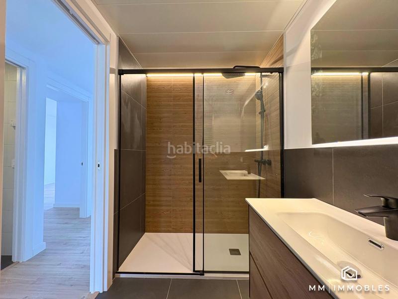 Foto 7425b10d-80a7-4e41-8827-61f638e4685f. Pis a calle francesc ribas 56 a Font Verda Granollers