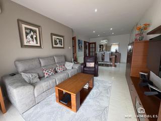 Casa aparellada  Til.lers. Casa pareada a tres vientos en venta en corró davall
