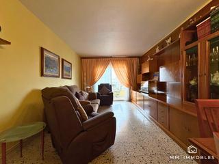 Piso  Barcelona. Piso de 5 habitaciones, trastero y ascensor en venta en bellavis