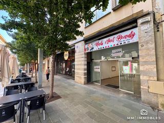 Location Local commercial  Carrer de joan prim 5. Local comercial disponible per llogar al centre de granollers