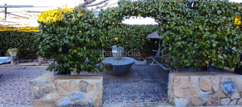 Foto 0b6814d2-cb6d-449f-a5bb-1c18d82fc96d. Casa  con terreno y naves, zona en Alatoz