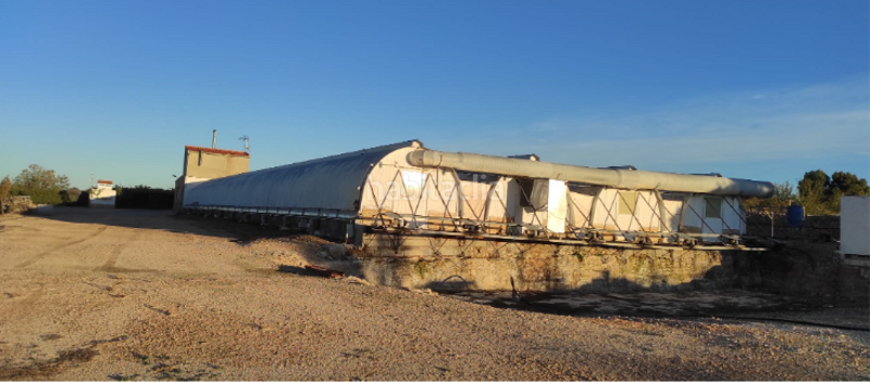 Foto 10017eae-712e-4d2d-8d69-e2695573e8ae. Casa  con terreno y naves, zona en Alatoz