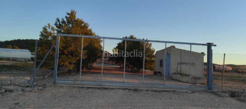 Foto 2aee3278-56ce-473e-b9a3-675a3488cf26. Casa  con terreno y naves, zona en Alatoz