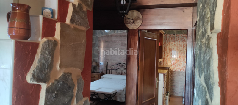 Foto 6410a53a-acae-4220-a39a-9bd25322479f. Casa  con terreno y naves, zona en Alatoz