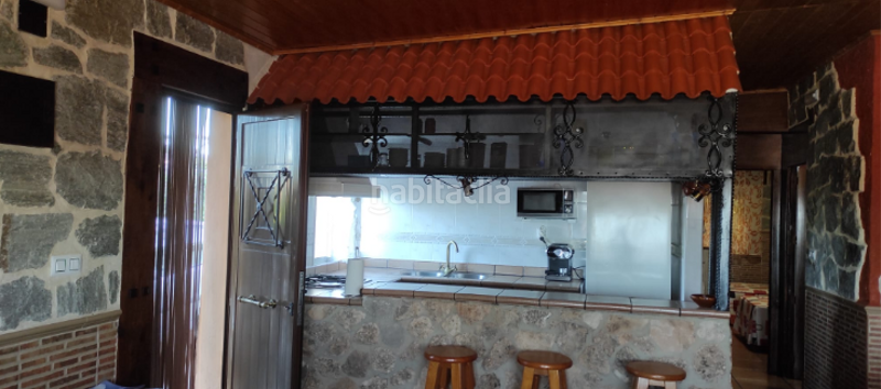 Foto 75c73c52-bd92-415e-a388-a1133743dd60. Casa  con terreno y naves, zona en Alatoz