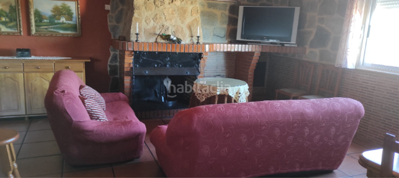 Foto c4f7563c-3d47-40da-8008-68a632a5810b. Casa  con terreno y naves, zona en Alatoz