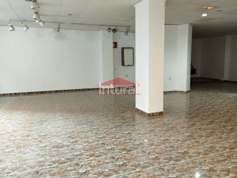 Foto fc4f73c8-8176-4dac-a2f2-2a67ef55992b. Local comercial a Feria Albacete