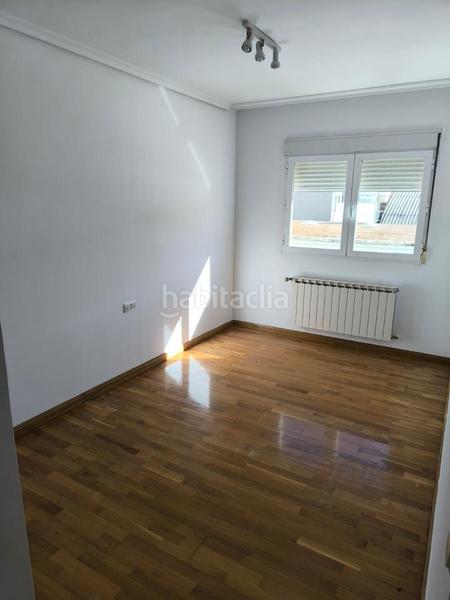 Foto 87ab58bf-b70c-412c-8cdf-939b4b78cbfe. Rent flat with heating parking in Industria Albacete