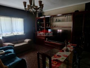 Pis a Industria. Piso en venta en industria