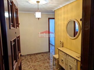 Pis  Ramón y cajal. Piso en venta en industria