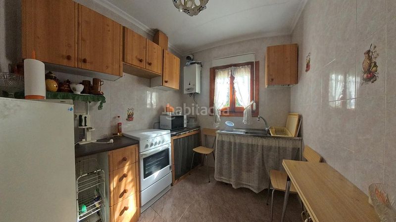 Foto a65e6a8d-163f-4b74-84e5-357d9a59de2b. Casa amb aparcament a Robledo