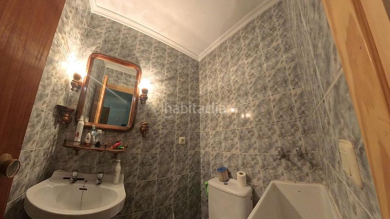 Foto f4da52e0-318e-44f9-be5f-4445484556f5. Casa amb aparcament a Robledo