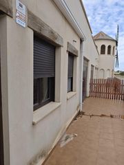 Maison jumelée à Motilleja. Adosado en venta en motilleja