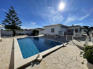 House in Les Tres Cales. Chalet con piscina privada y casa de invitados