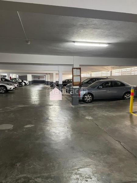 Foto 2d2ef2a9-5a60-4c29-84c1-640bc04c227a. Parking voiture dans Coia Vigo