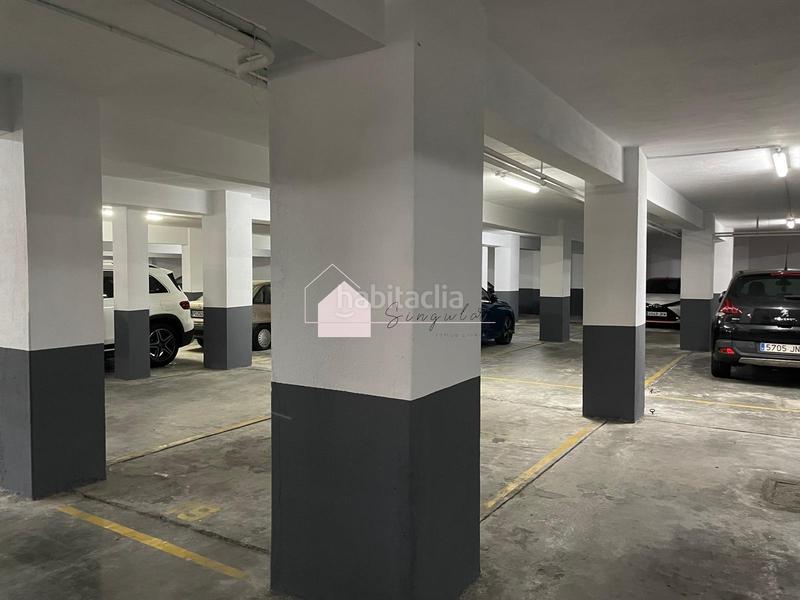 Foto eed794f0-dbd3-465c-8567-7d83ff5e7947. Parking voiture dans Coia Vigo