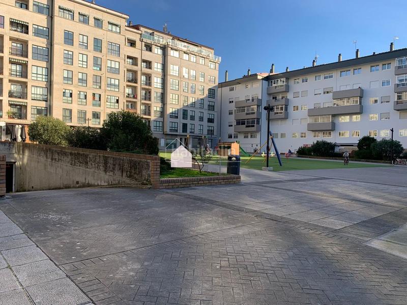 Foto c012816f-0aae-4d32-8e0f-686dea7873af. Parking voiture dans Porriño (O)