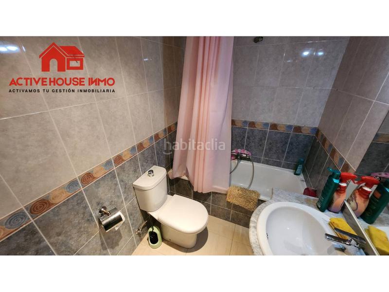 Foto a86b1bcd-0509-4f4b-83b4-72443899af25. Piso en escoles 36 piso de 4 habitaciones esquinero todo exterior en Santa Bàrbara
