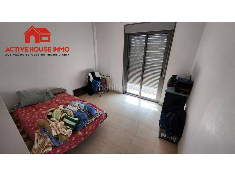 Foto c394a598-8422-4ad5-8d22-8c596699d938. Piso en escoles 36 piso de 4 habitaciones esquinero todo exterior en Santa Bàrbara