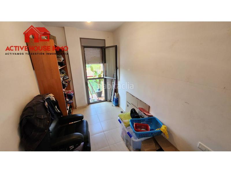 Foto d5a8c48a-d8f0-4c27-8274-575c68126f2e. Piso en escoles 36 piso de 4 habitaciones esquinero todo exterior en Santa Bàrbara