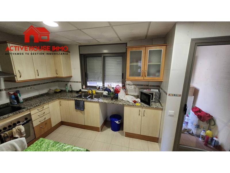 Foto d7c958e7-d85b-4331-aa44-2db48e96f80c. Piso en escoles 36 piso de 4 habitaciones esquinero todo exterior en Santa Bàrbara