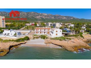 Casa adossada a Cn 340 martinenques sector h 38. Venta de chalet adosado en primera línea de playa en alcanarplay