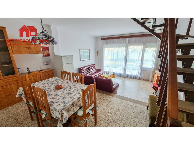 Foto 8667a126-77d9-42cf-866f-fab5d37c5601. Alquiler chalet alquiler de primera linea en Alcanar