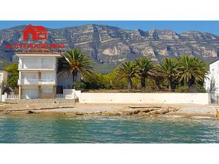 Casa  340 martinenques. Venta de chalet primera linea unifamiliar en alcanar playa